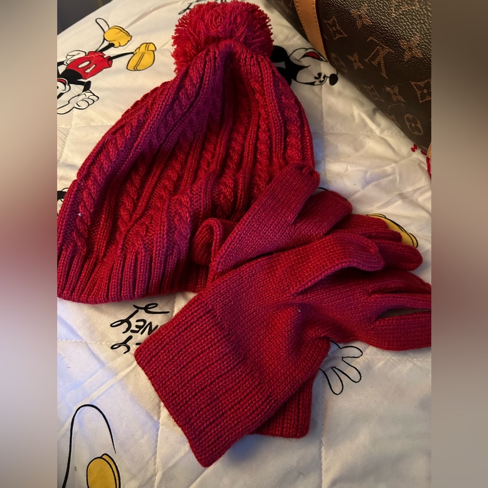 Hat and gloves